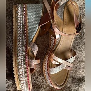 Brand new never worn Aldo wedges size 10